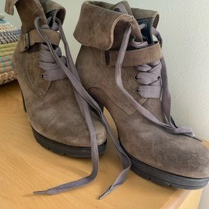 Paul Green Taupe suede lace up boots